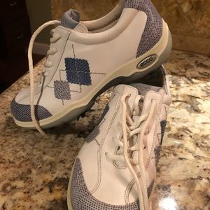 Ladies golf shoes